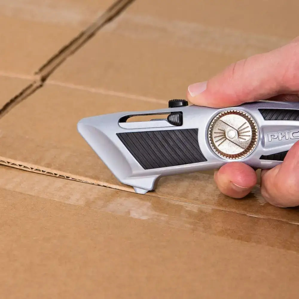Smart-retractable metal safety knife with tape slitter