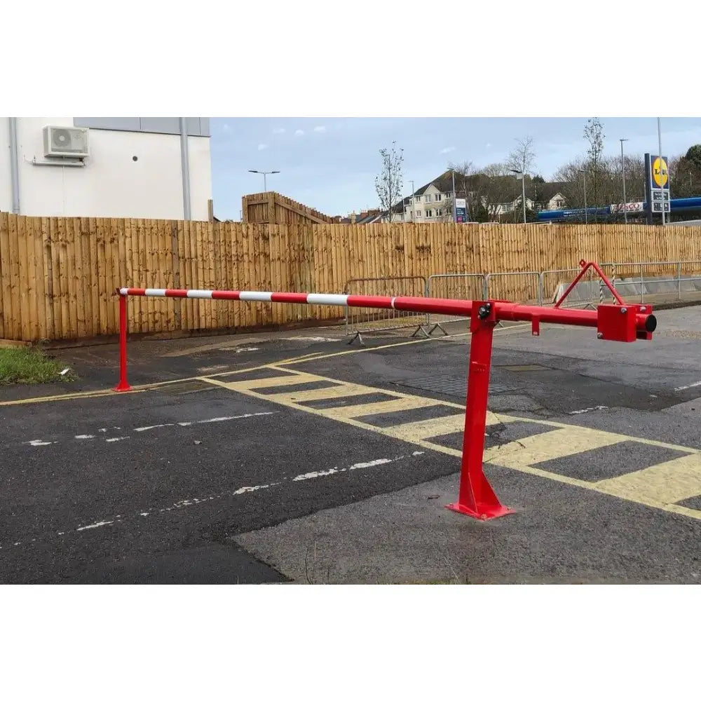 Manual raise arm barrier