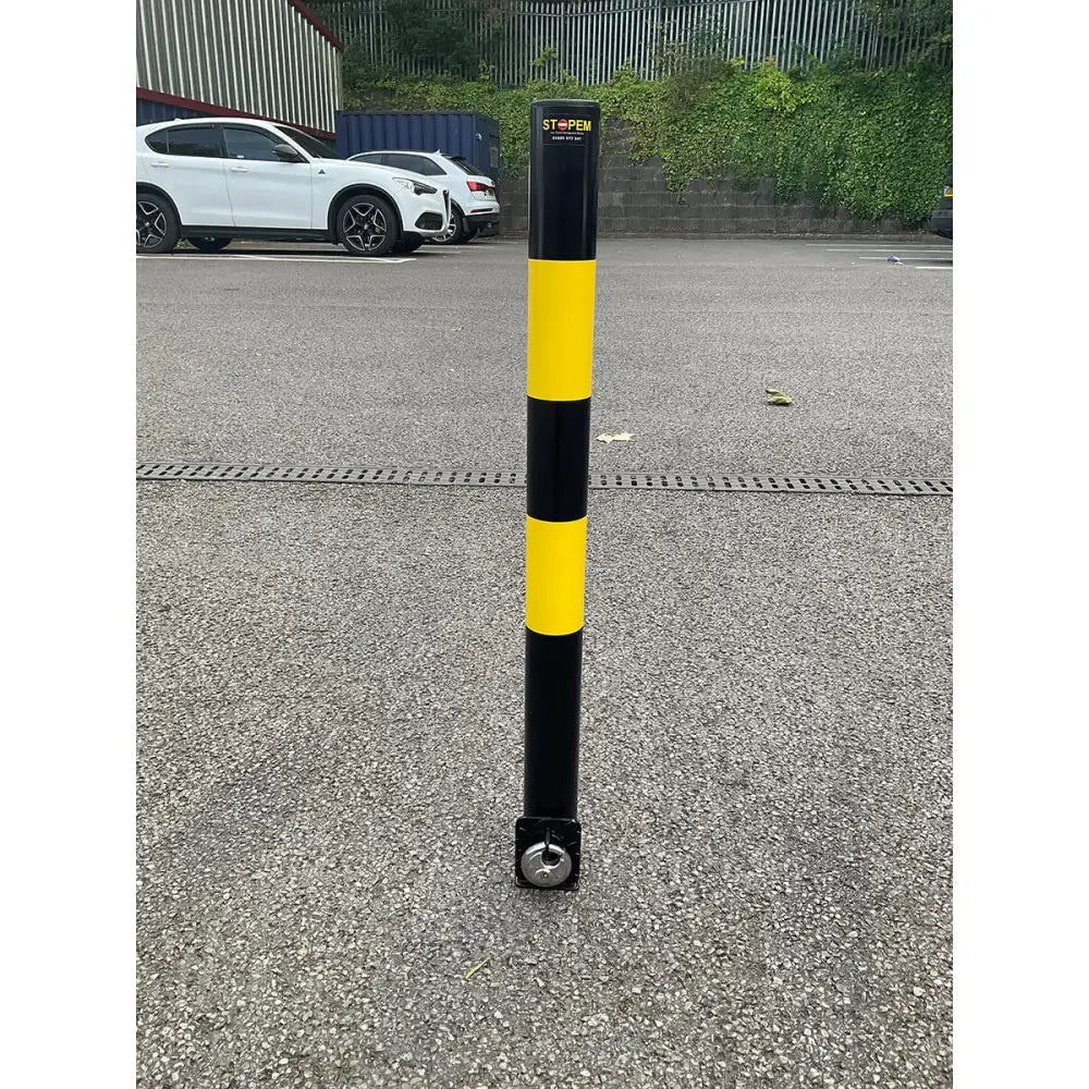 Removable bollard - hi vis