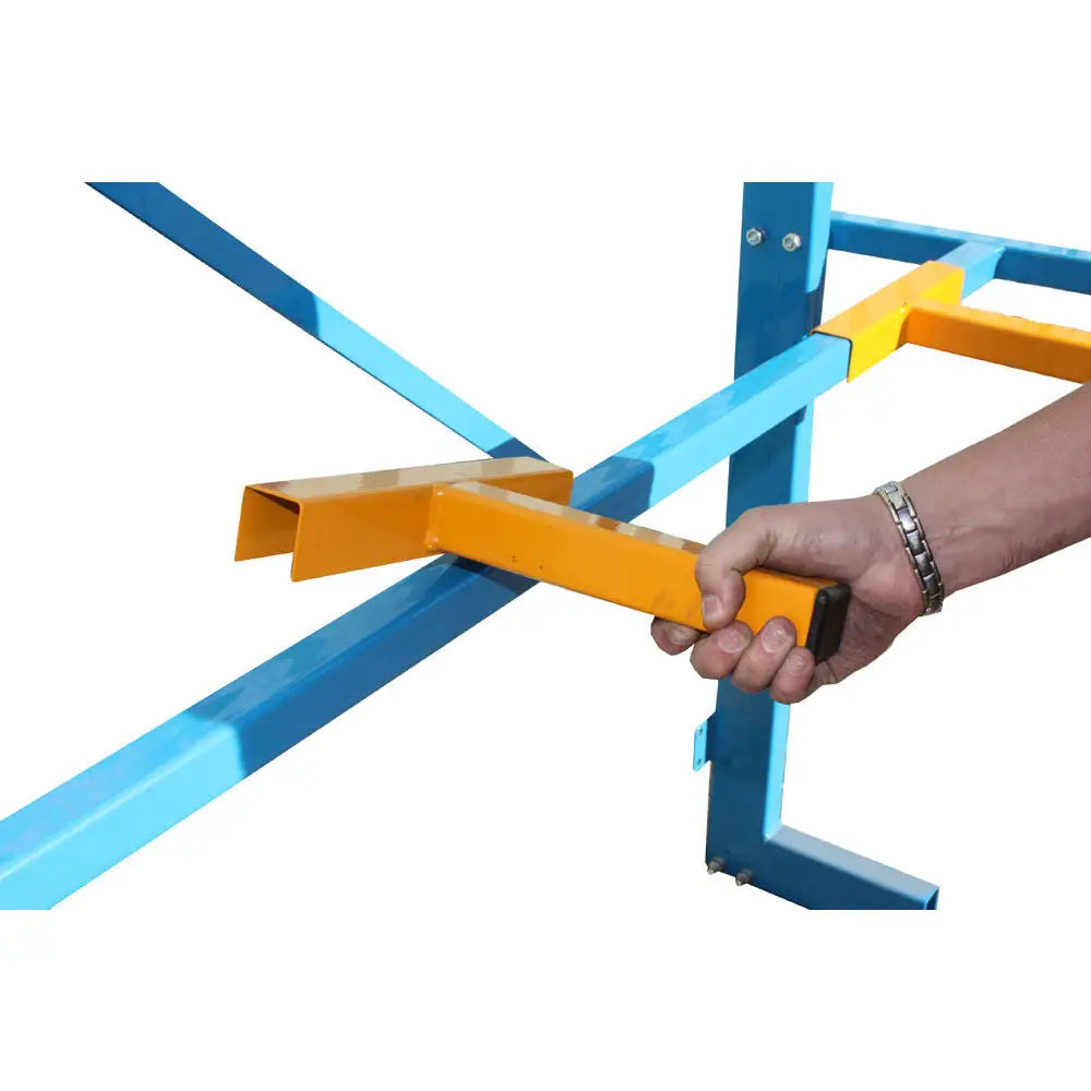 Vertical storage rack with arms